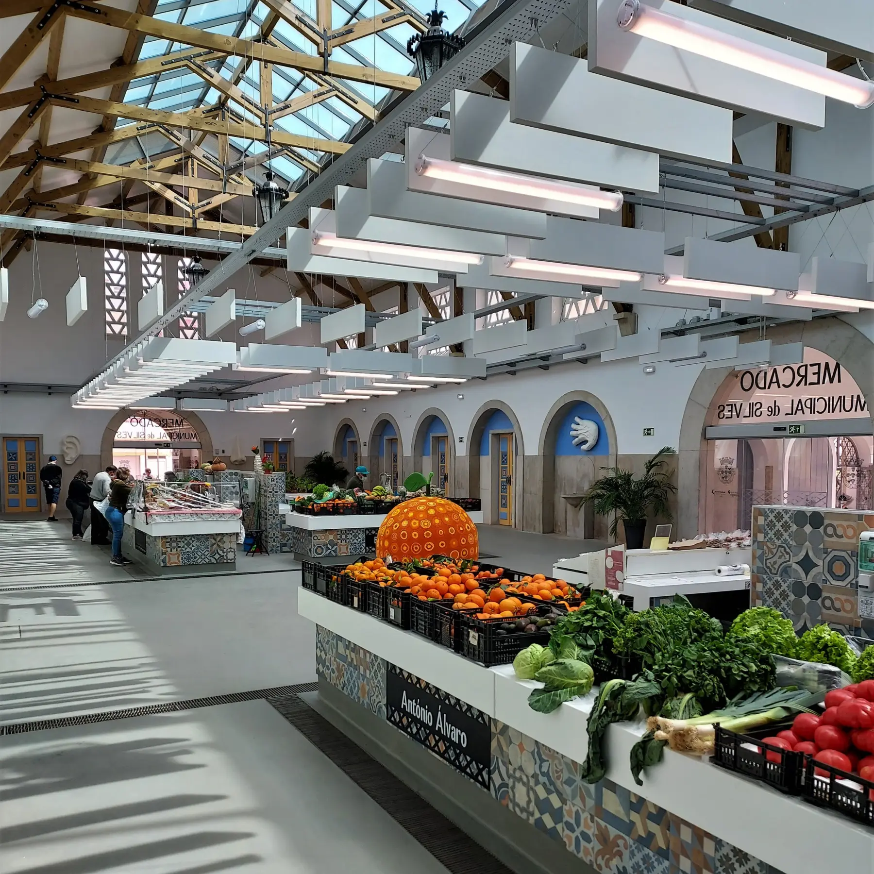 Produce inside Silves market